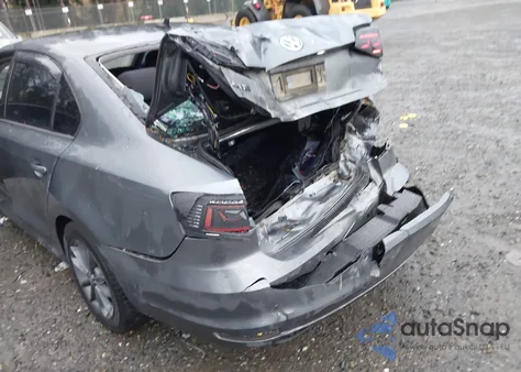 2015 Volkswagen Jetta 2.0L Tdi S z USA, uszkodzony, nr VIN 3VWLA7AJ4FM234347